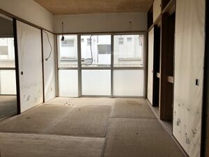 解体工事前の部屋