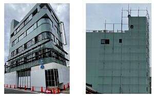 ビル解体で足場を設置している様子の画像