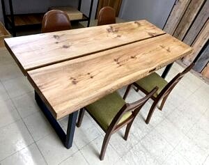 鴨居のテーブルの画像