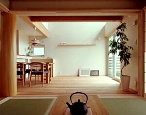 大黒柱があるリビングの画像