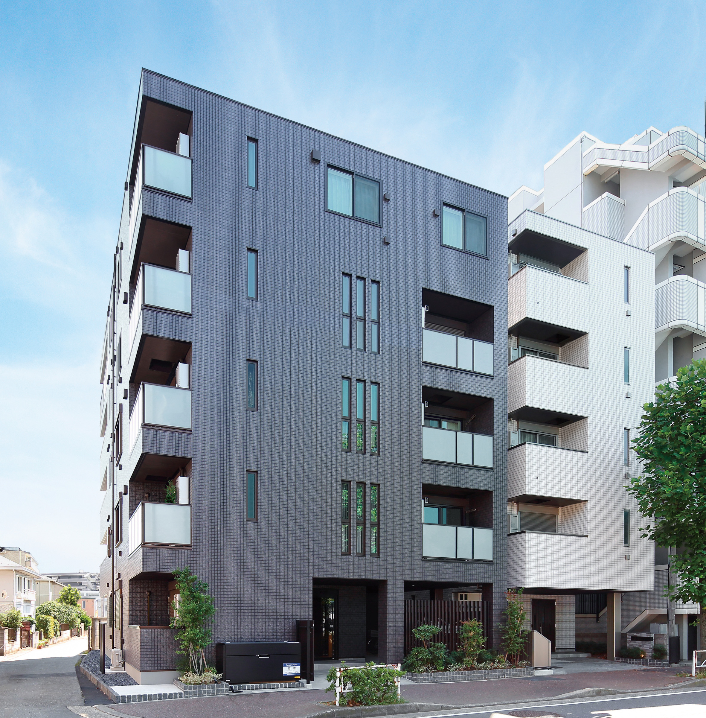 重量鉄骨造5階建てのマンションの建築事例1