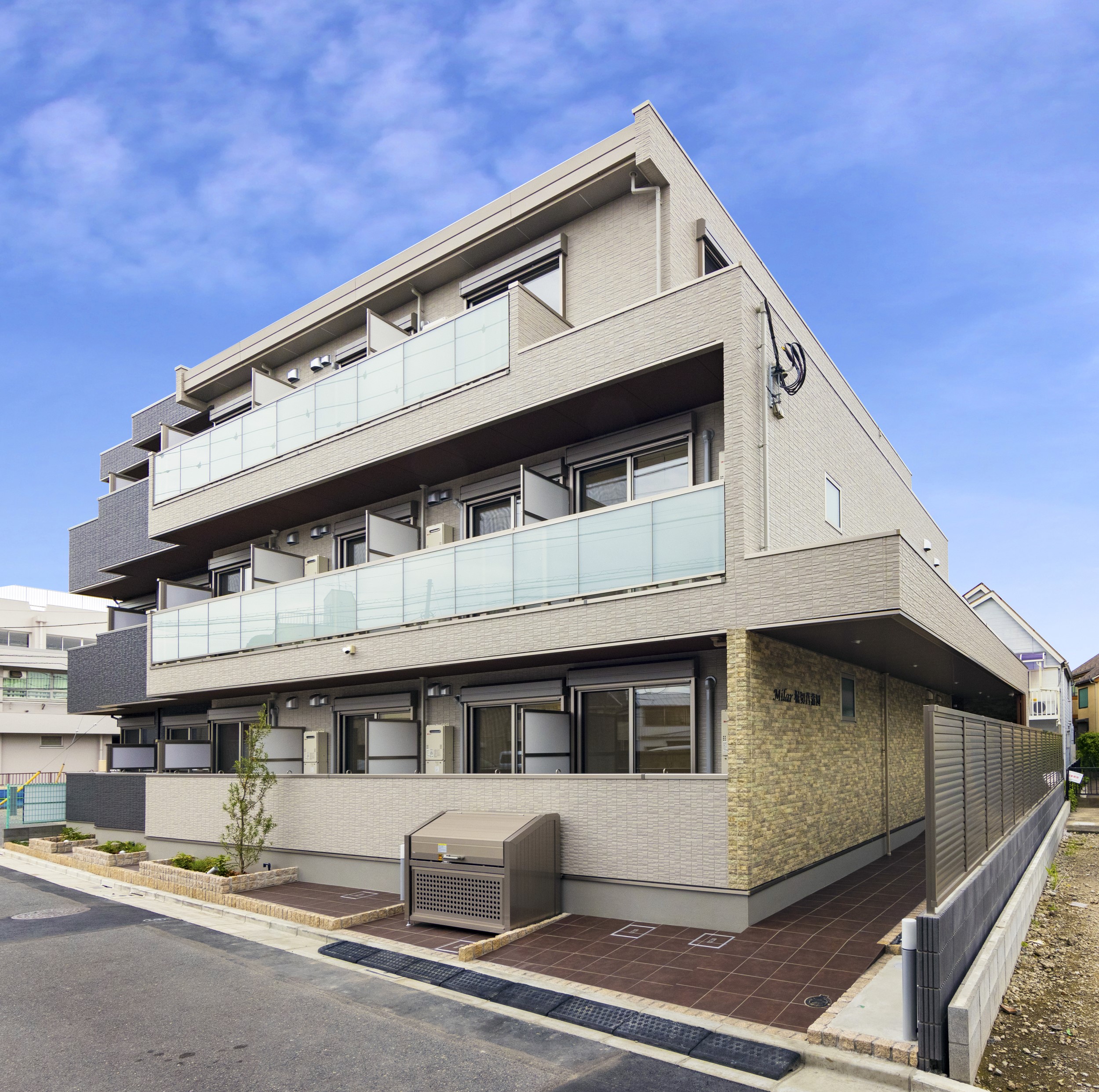 鉄骨造３階建てマンションの建築事例2