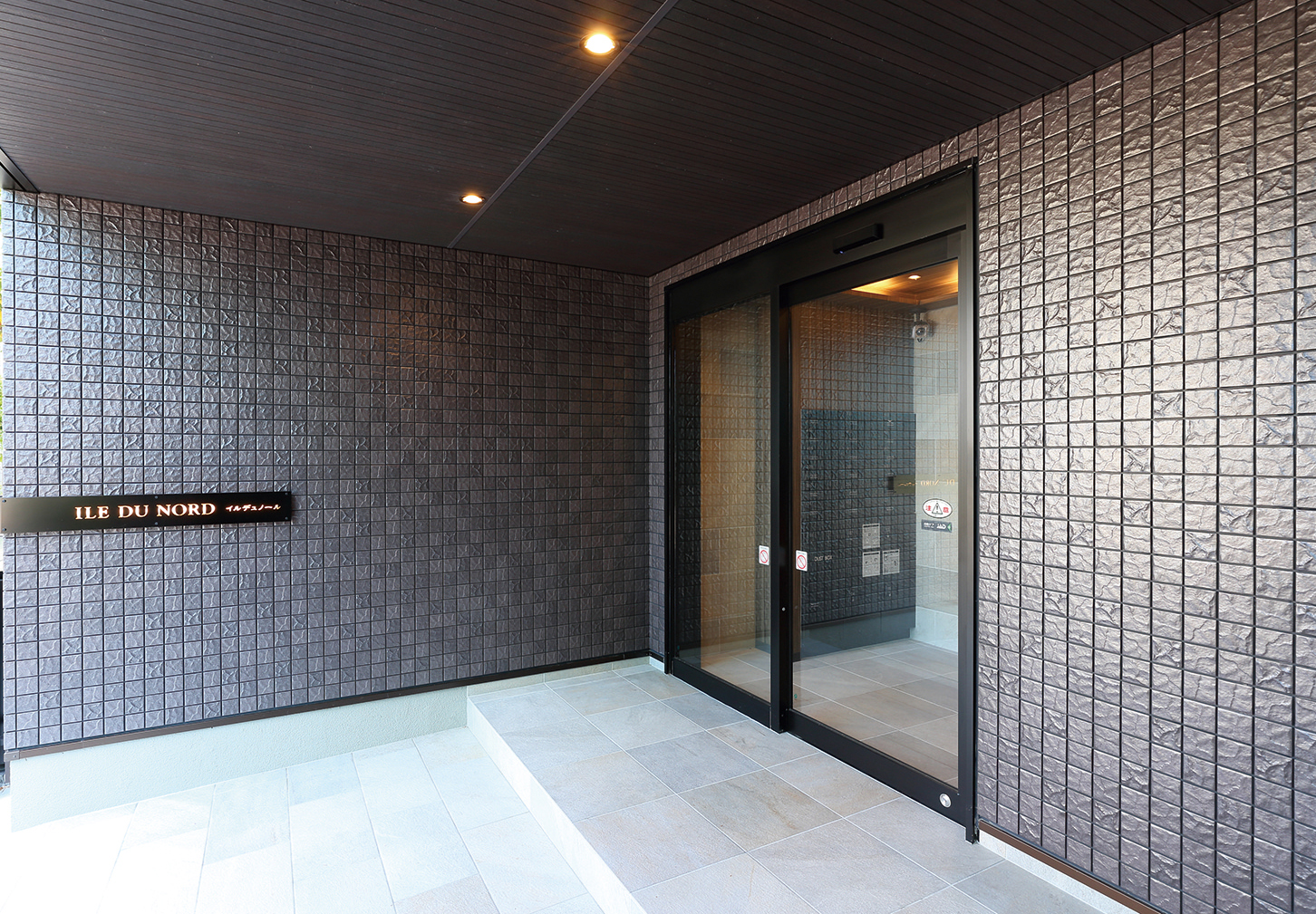 重量鉄骨造5階建てのマンションの建築事例3